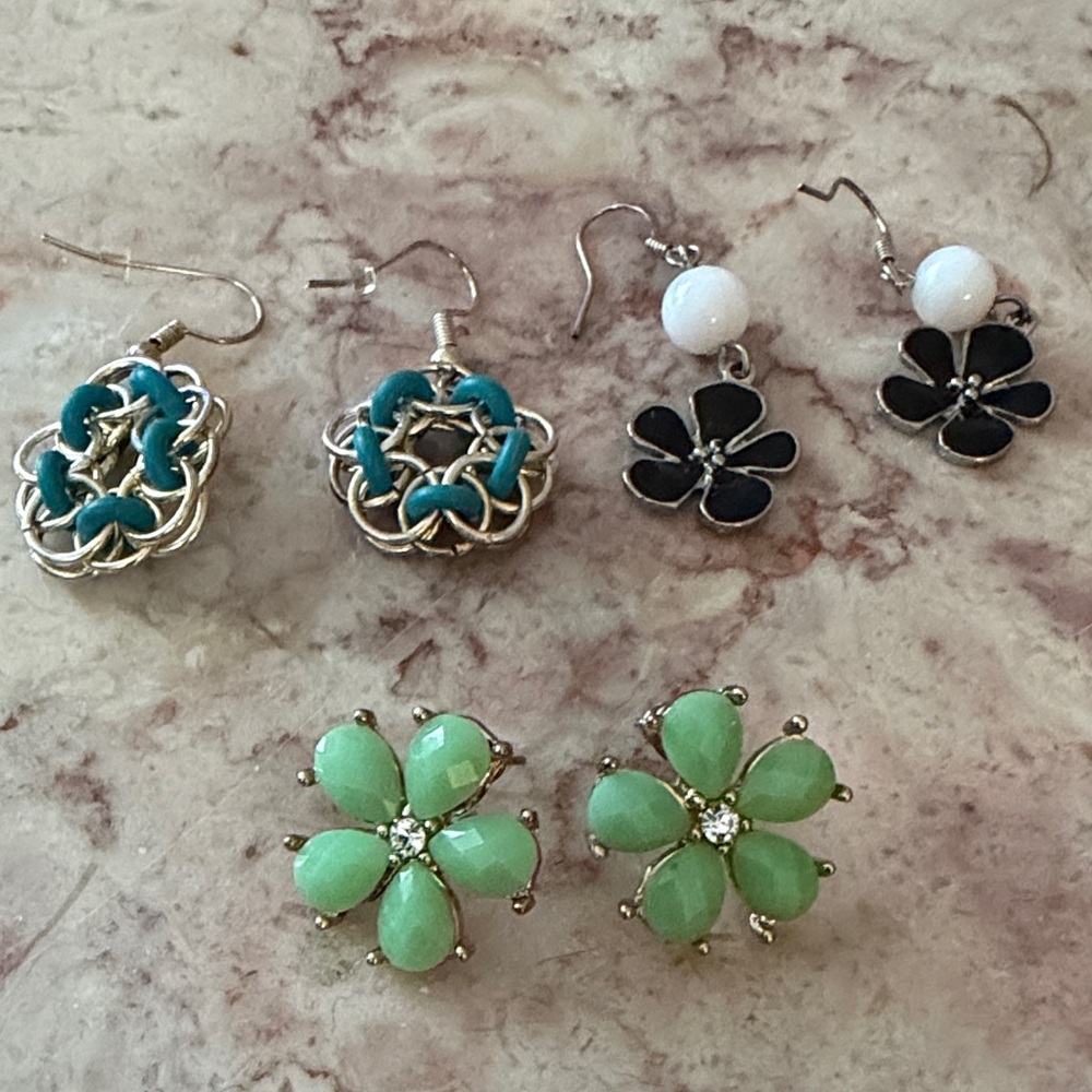 EUC~Set Of 3 Pairs Vintage Elegant Various Colors Floral Style Earrings Set